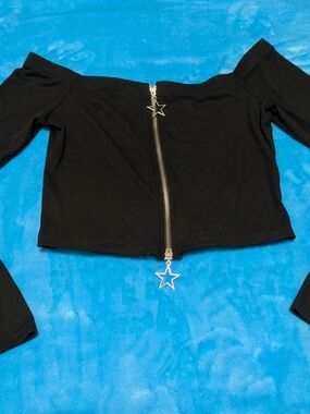 Black Off-Shoulder Ribbed Zip-Front Crop Top with Star Pulls
